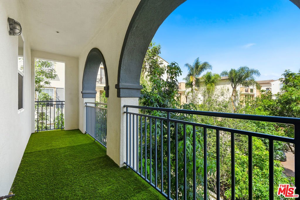 Condo in Los Angeles, California, United States 5 - 18449894