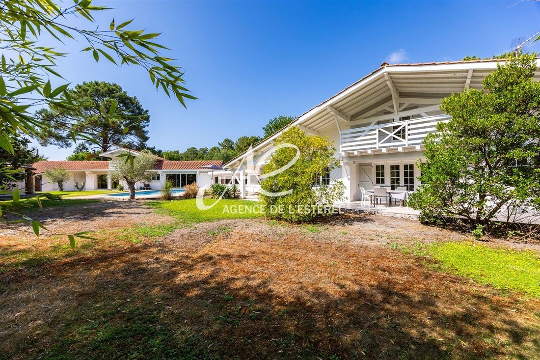 Estate in Le Moulleau-Les Abatilles, Arcachon, France 2 - 16125679