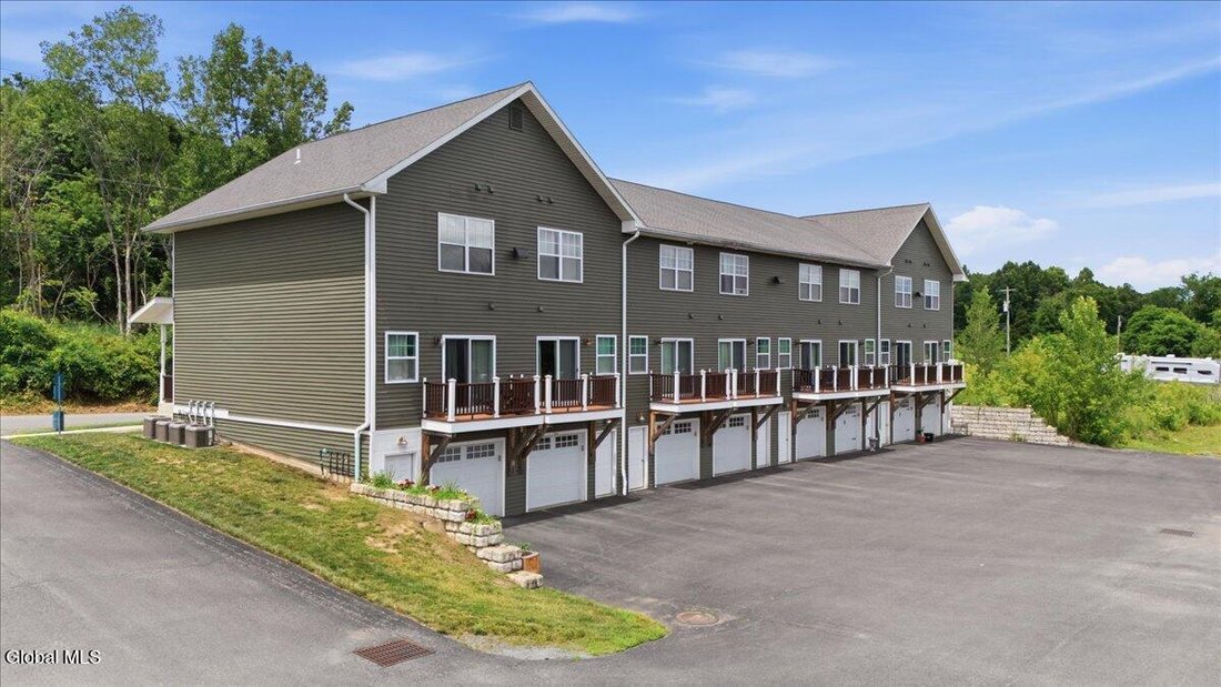 Mechanicville, New York, United States 2 - 18448971
