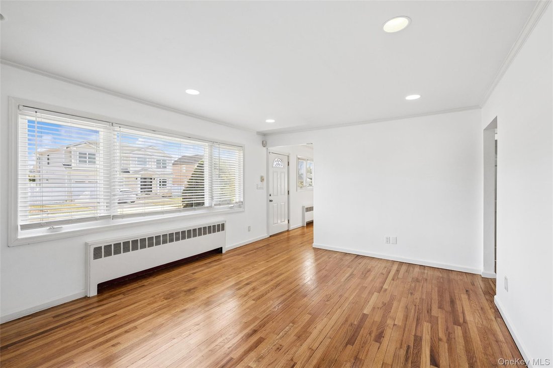 House in Syosset, New York, United States 4 - 18451358