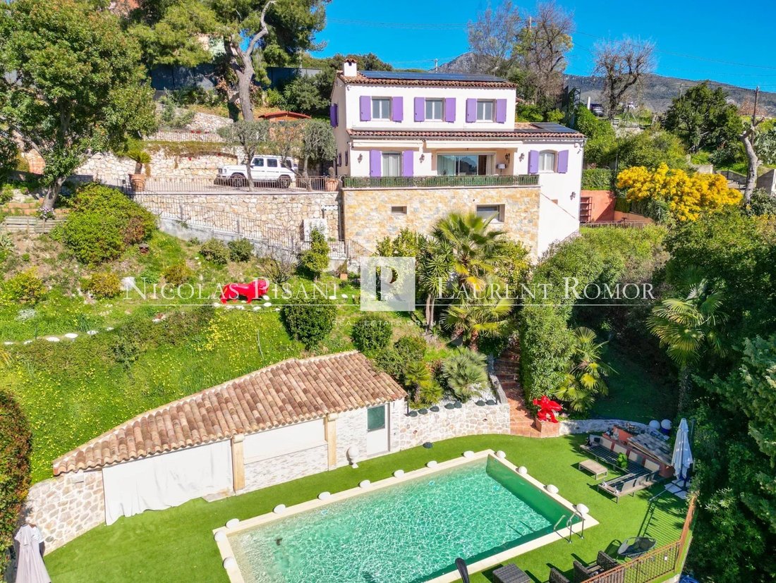Villa in Menton, Provence-Alpes-Côte d'Azur, France 1 - 18449657