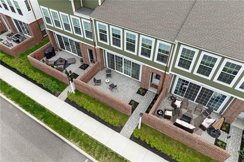 Townhouse in Cranberry Township, Pennsylvania, United States 2 - 18446433