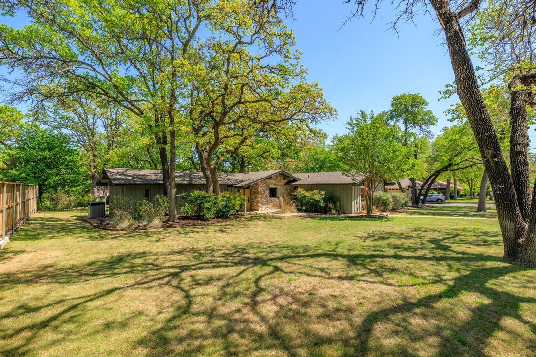 House in Fredericksburg, Texas, United States 3 - 18450193