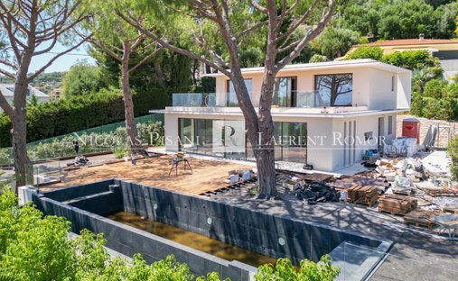 Villa in Village-Cros de Caste-Coupiere-Mont Gros, Roquebrune-Cap-Martin, France 1