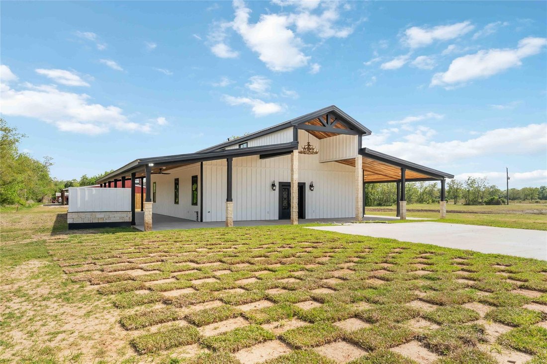 House in Alvin, Texas, United States 3 - 18446718