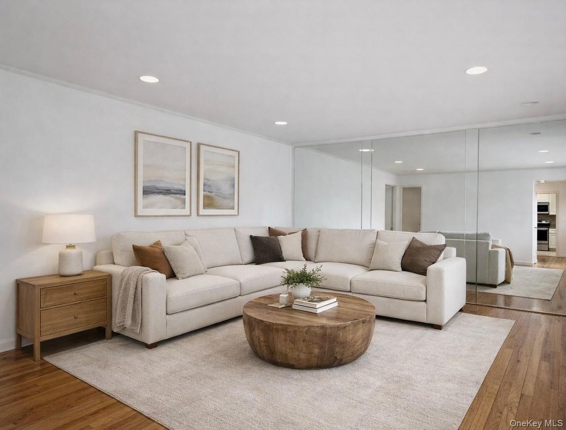 House in Syosset, New York, United States 3 - 18451358