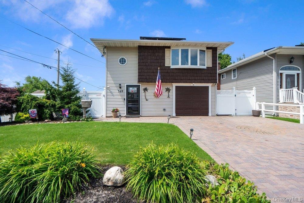 House in Lindenhurst, New York, United States 1 - 18451338