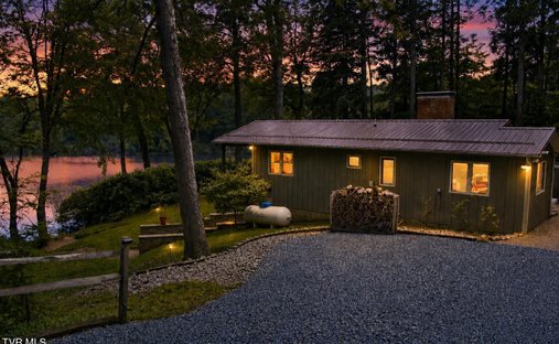 House in Roan Mountain, Tennessee, United States 1