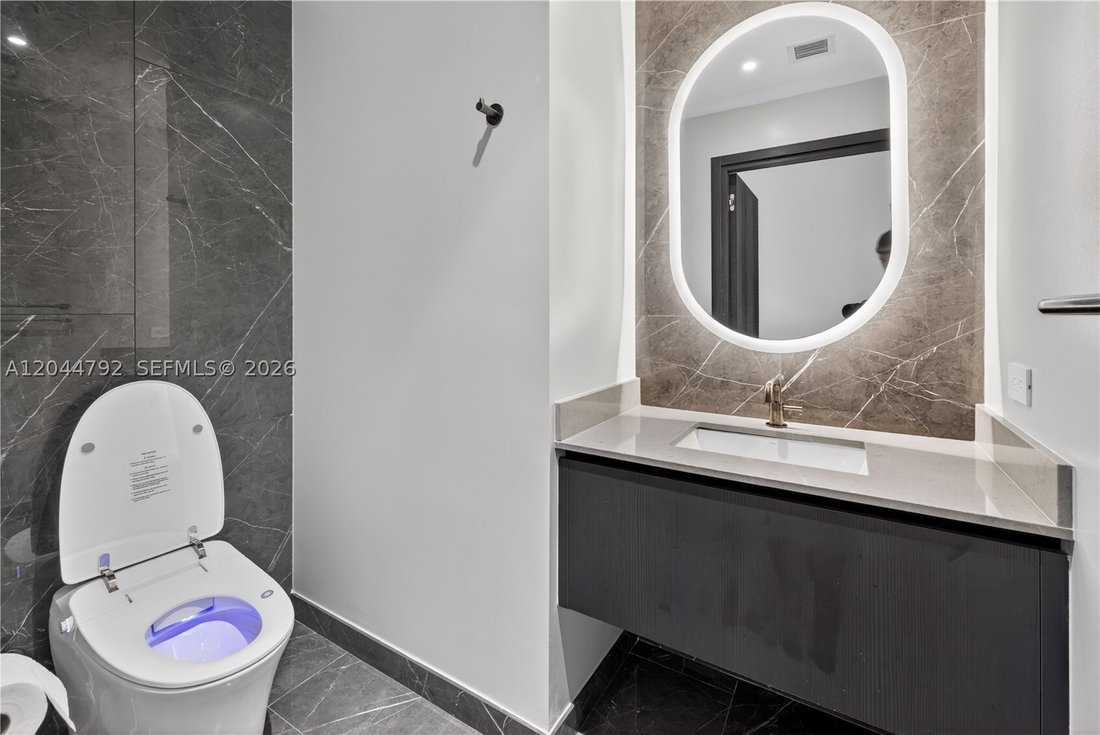 Condo in Miami, Florida, United States 5 - 18449491