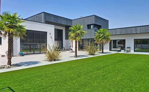 House in Leclerc, Cholet, France 1