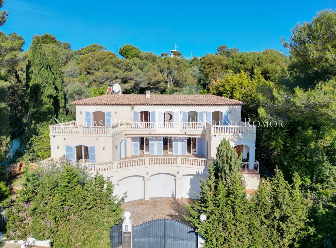 Villa in Saint-Jean-Cap-Ferrat, Provence-Alpes-Côte d'Azur, France 1 - 18449765