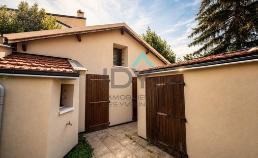 House in Centre, Le Pecq, France 1