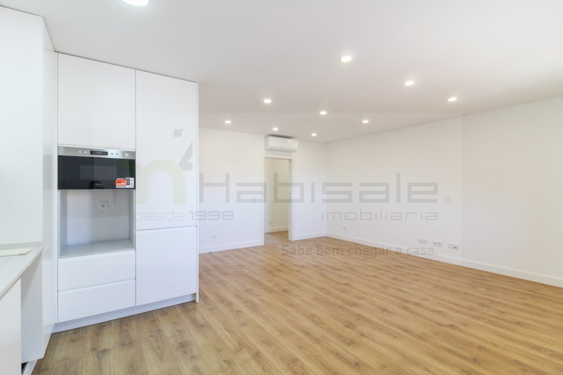 Apartment in Santo António dos Cavaleiros, Lisbon, Portugal 5 - 18447978