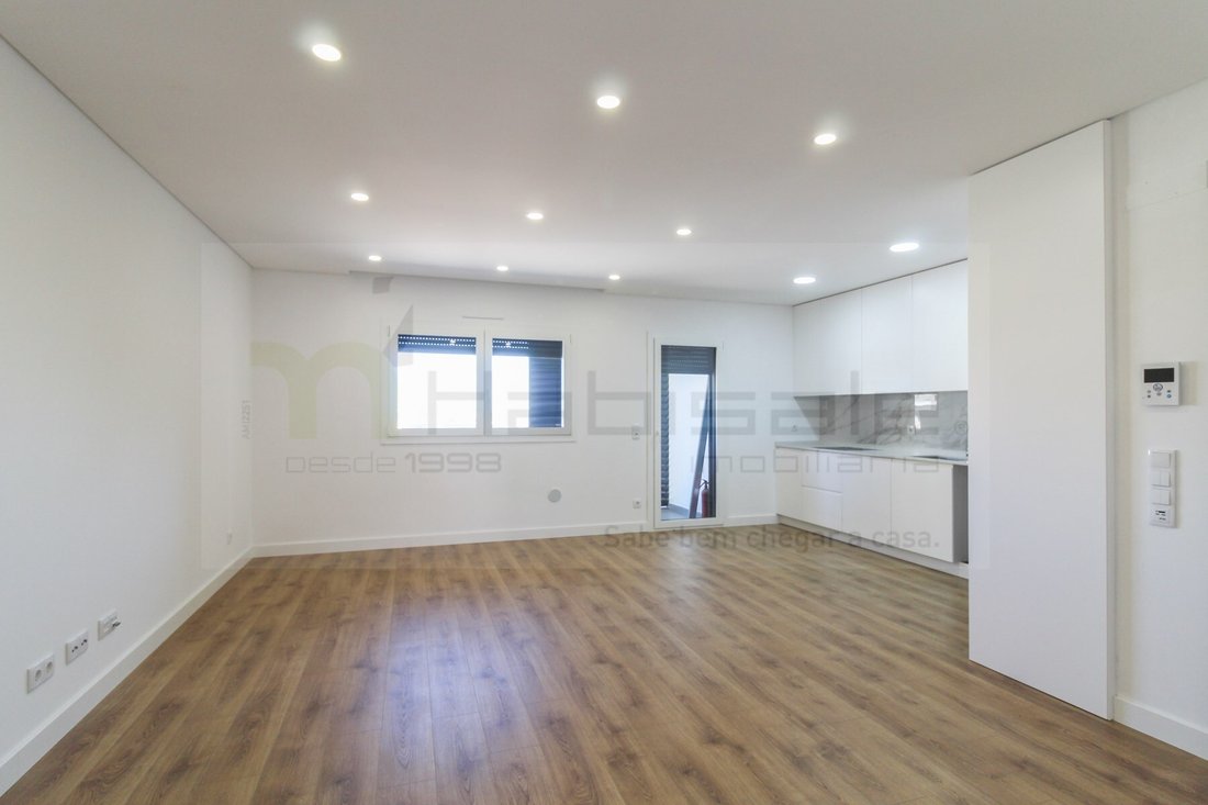 Apartment in Santo António dos Cavaleiros, Lisbon, Portugal 2 - 18447978