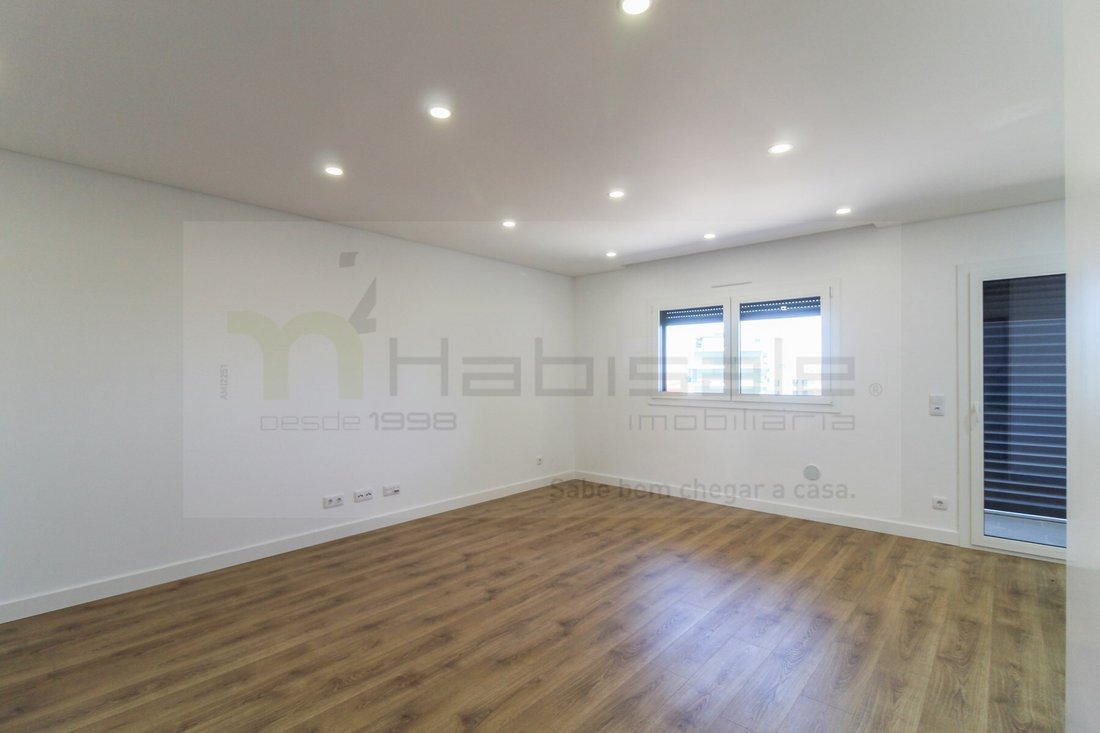 Apartment in Santo António dos Cavaleiros, Lisbon, Portugal 3 - 18447978