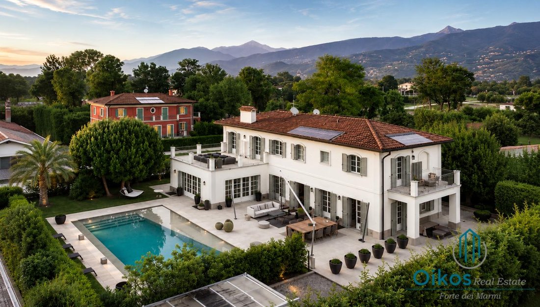 Villa in Vittoria Apuana, Forte dei Marmi, Tuscany 1 - 18449755