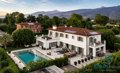 Villa in Vittoria Apuana, Forte dei Marmi, Tuscany 1