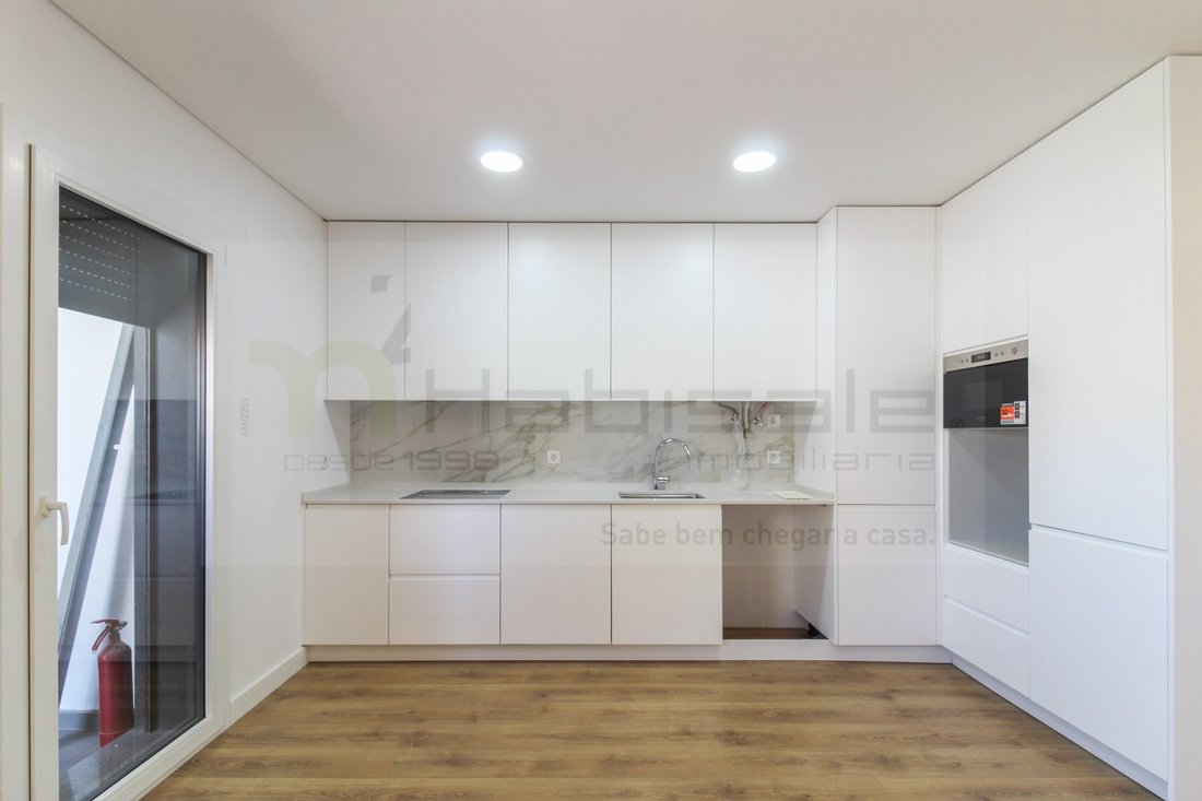 Apartment in Santo António dos Cavaleiros, Lisbon, Portugal 1 - 18447978