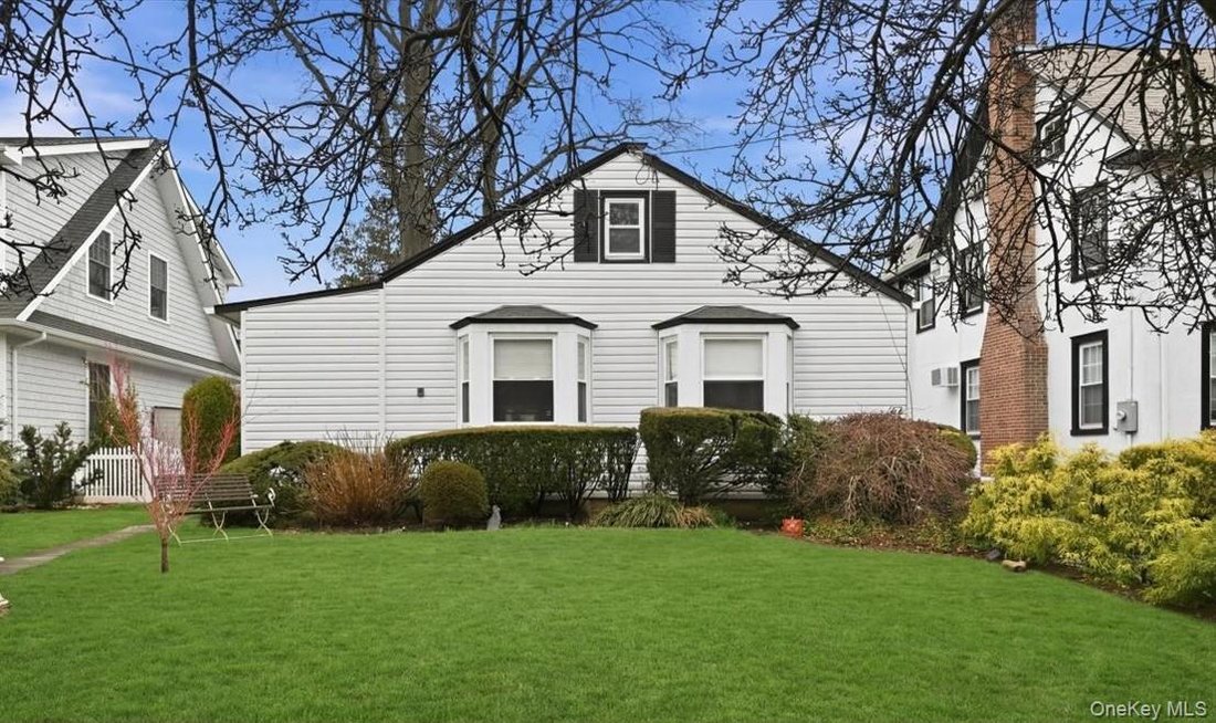 House in Albertson, New York, United States 1 - 17822556