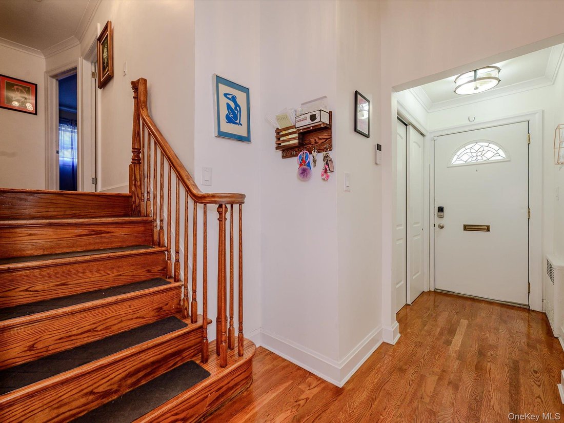 House in Elmont, New York, United States 3 - 18394115