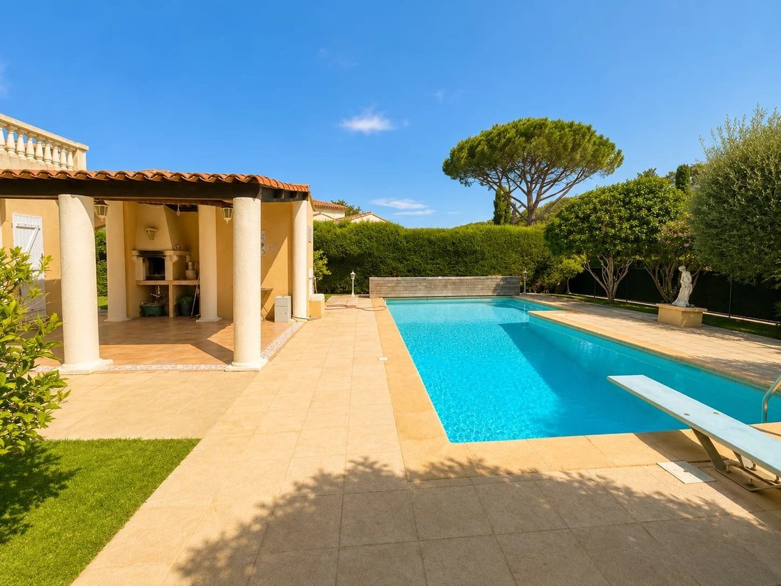 Villa in Villefranche-sur-Mer, Provence-Alpes-Côte d'Azur, France 3 - 18447964