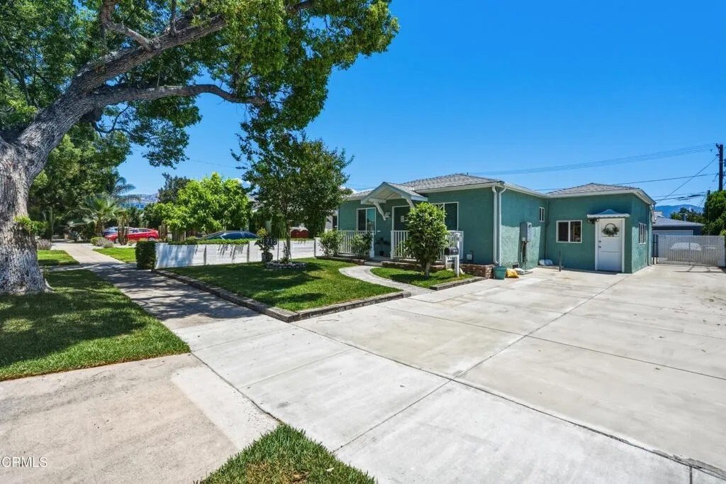 Burbank, California, United States 3 - 18449509
