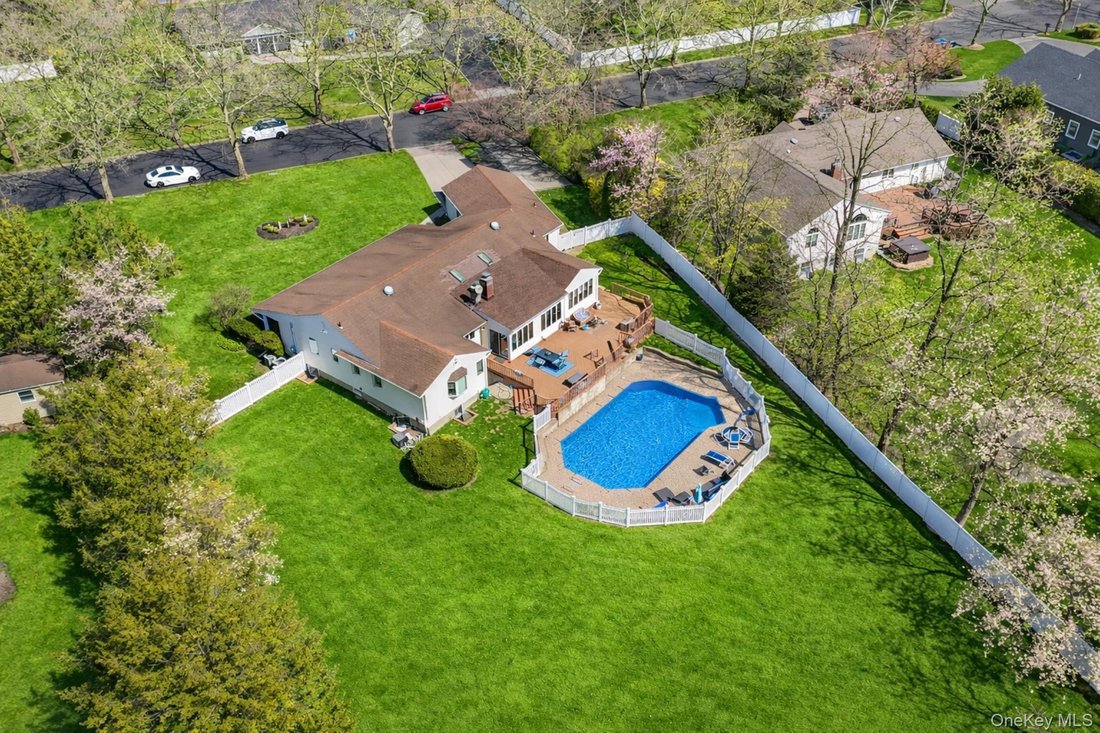 House in Huntington Station, New York, United States 2 - 18450092