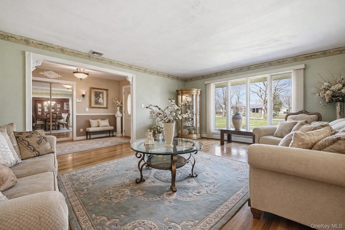 House in Huntington Station, New York, United States 4 - 18450092