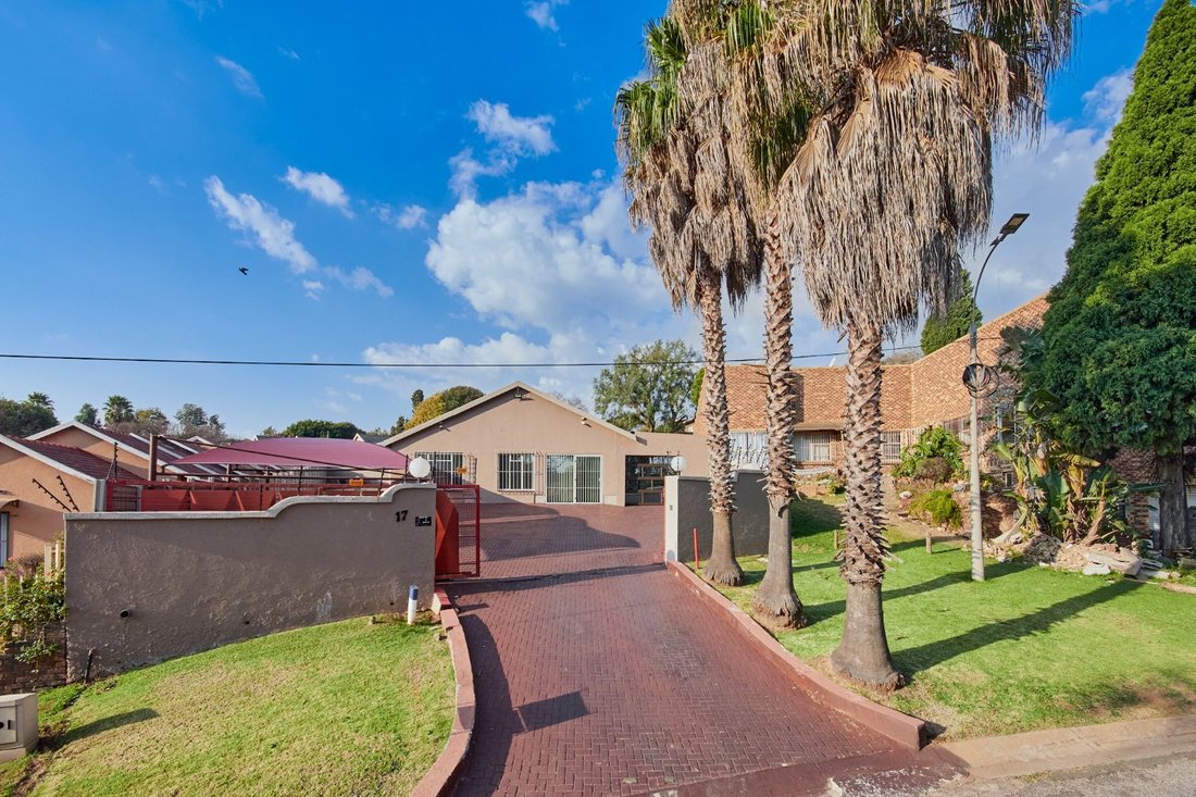House in Discovery, Gauteng, South Africa 1 - 18448414