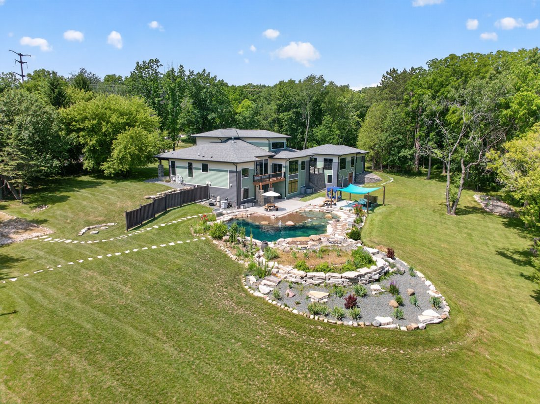 House in Waukesha, Wisconsin, United States 4 - 18447564