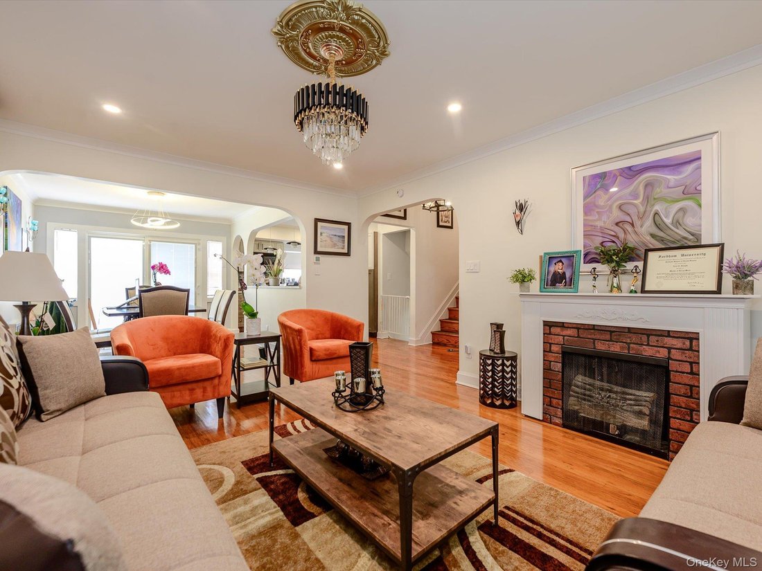 House in Elmont, New York, United States 5 - 18394115