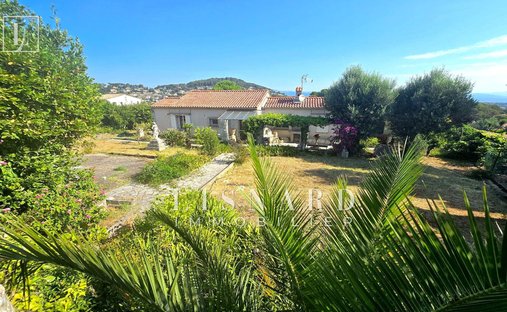 Villa in Centre, Vallauris, France 1
