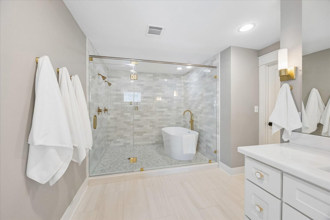 House in Houston, Texas, United States 2 - 18446806