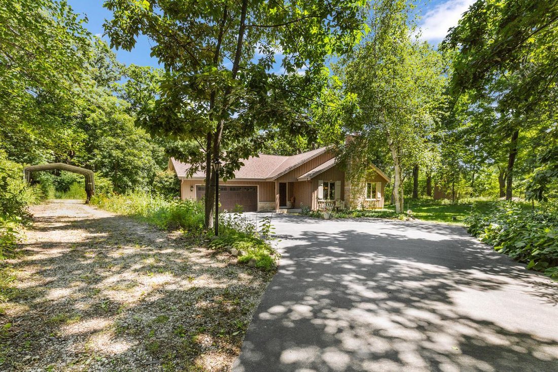 House in Dousman, Wisconsin, United States 3 - 18446143