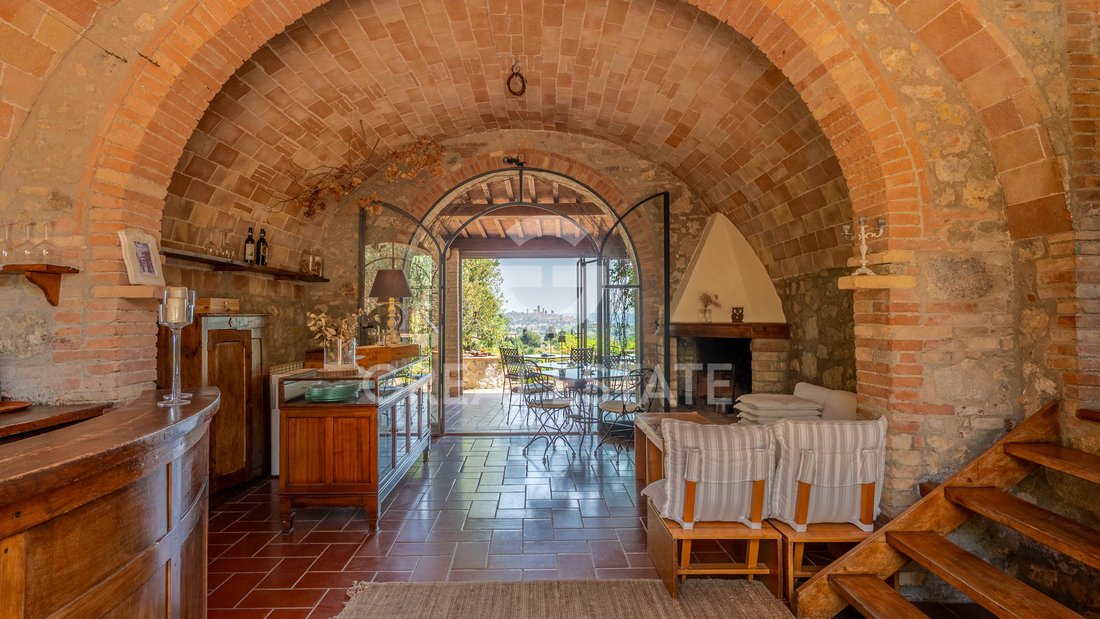 Estate in San Gimignano, Tuscany, Italy 2 - 18451307