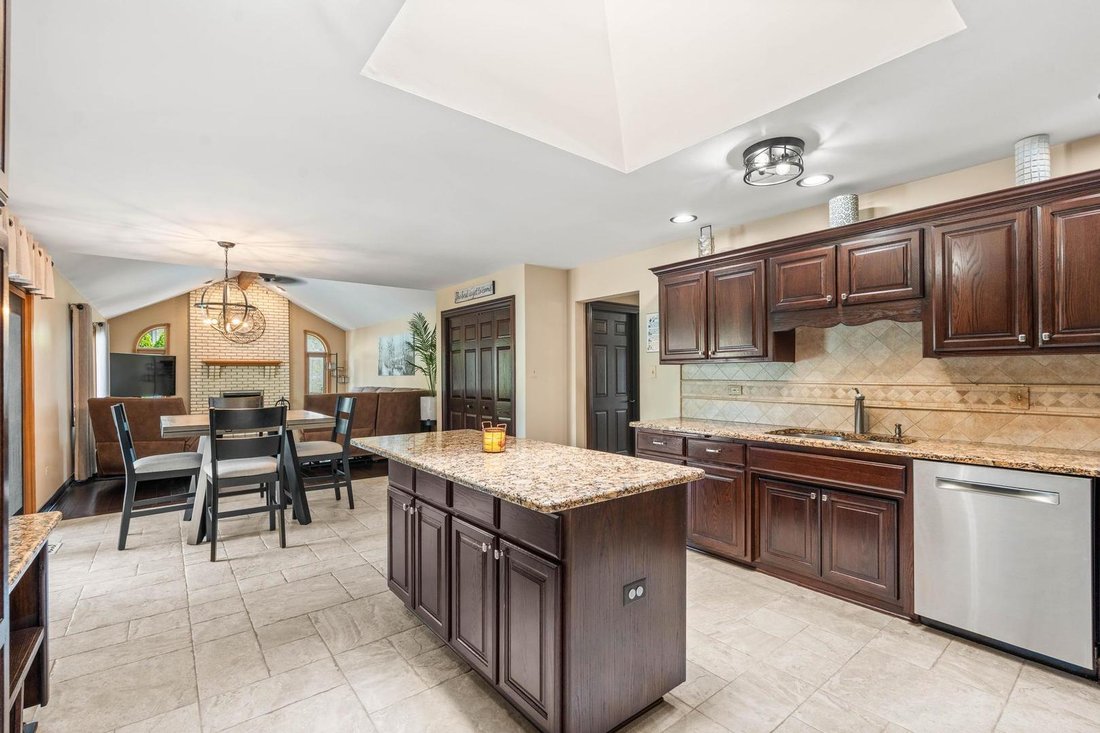 House in Orland Park, Illinois, United States 4 - 18447067