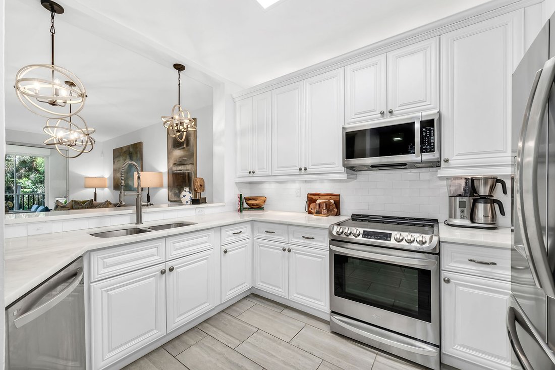 Condo in Naples, Florida, United States 2 - 18452392