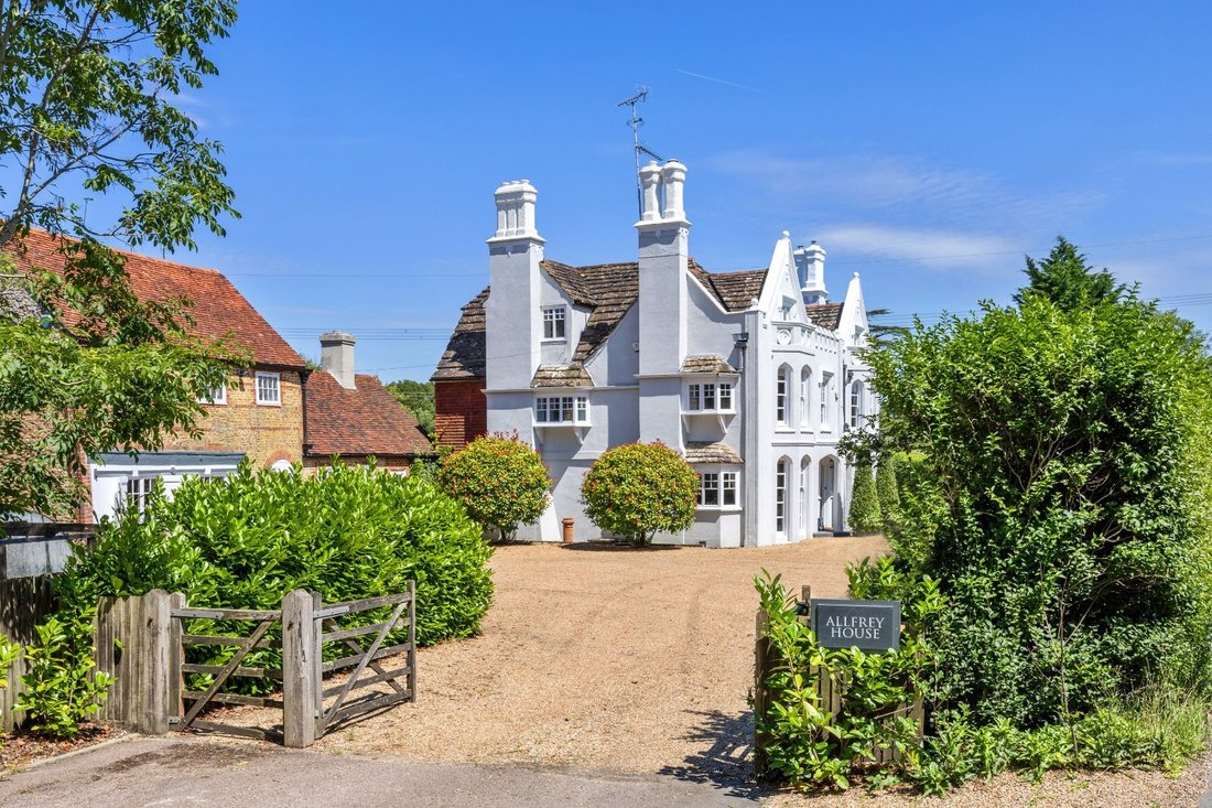 House in Cowfold, England 1 - 18446566