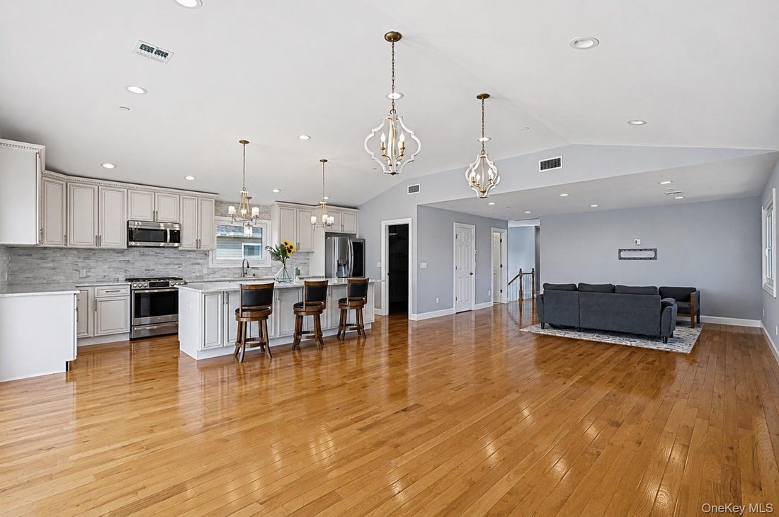 House in Lindenhurst, New York, United States 5 - 18450124