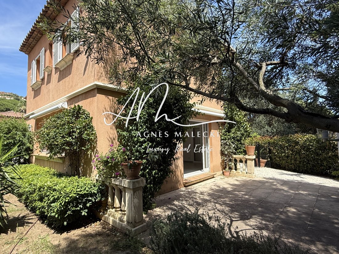 Villa in Nord, Cavalaire-sur-Mer, France 1 - 17828919