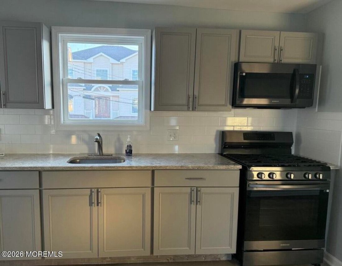 House in Toms River, New Jersey, United States 4 - 18446536