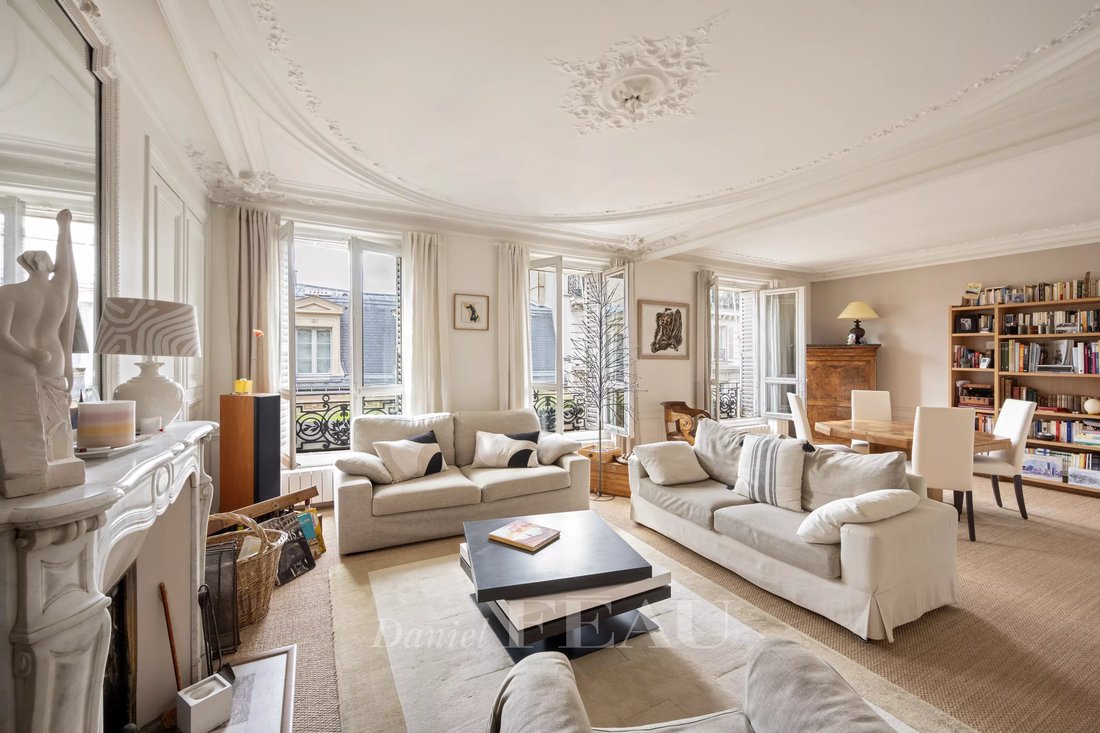 Apartment in Clichy-Trinité, Paris 9e Arrondissement, Paris 2 - 17598452