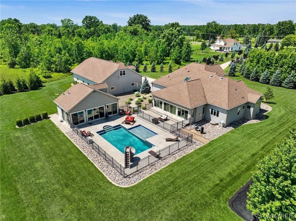 House in Akron, New York, United States 5 - 18452473