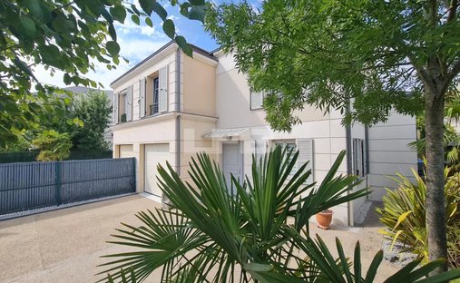House in La Faisanderie, L'Isle-Adam, France 1