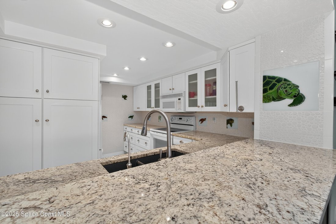 Condo in Indialantic, Florida, United States 3 - 18446297