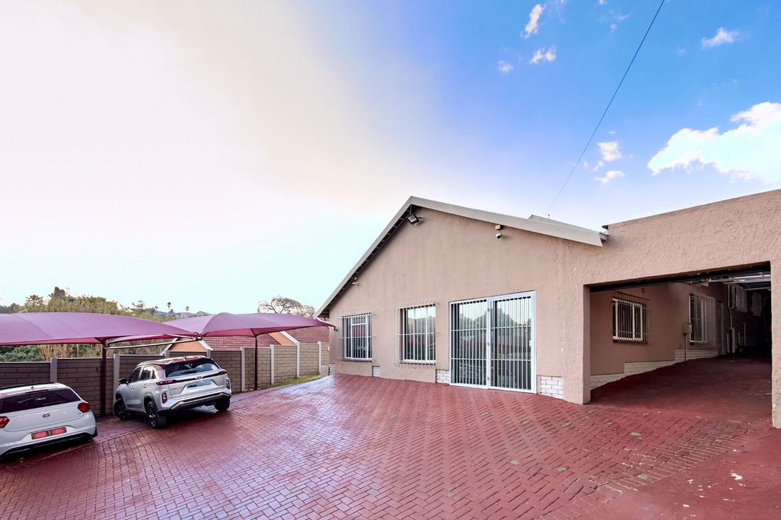 House in Discovery, Gauteng, South Africa 3 - 18448414