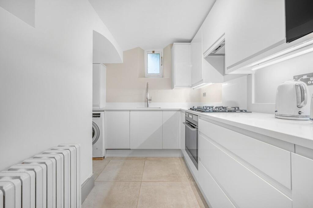 Apartment in Swiss Cottage, Camden, England 4 - 18446105