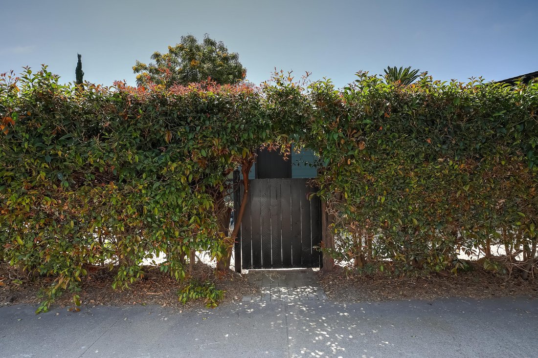 Santa Barbara, California, United States 5 - 18449456