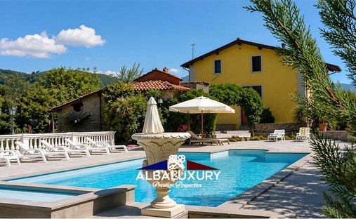 Villa in Castelnuovo di Garfagnana, Tuscany, Italy 1