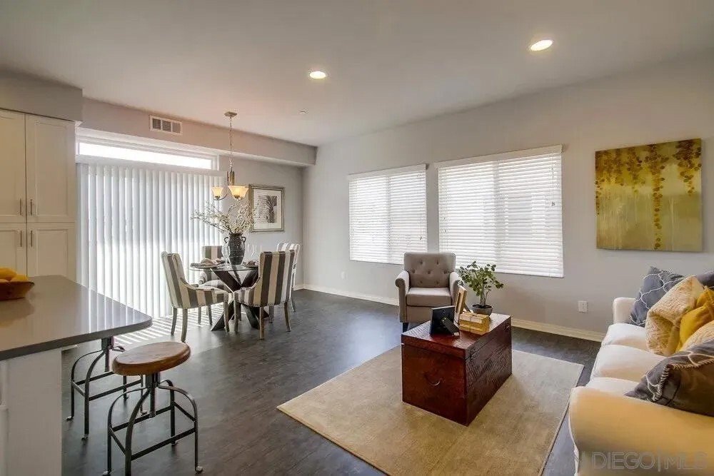 San Diego, California, United States 4 - 18449746